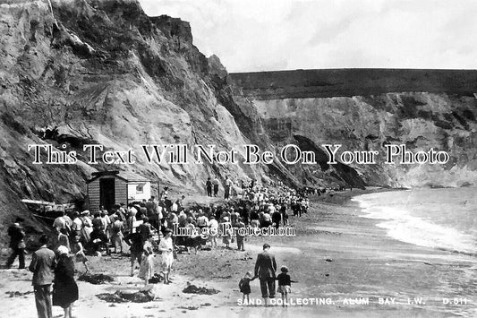 IO 1098 - Sand Collecting, Alum Bay, Isle Of Wight