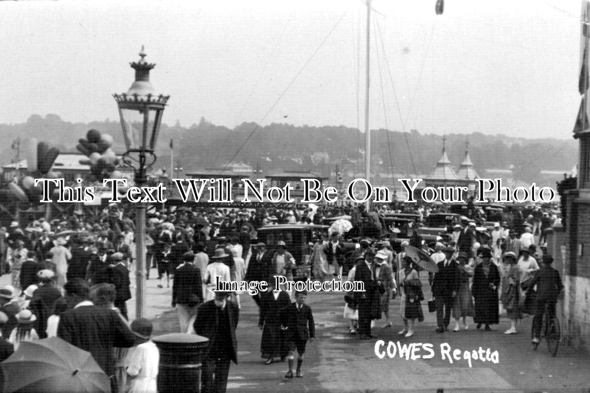 IO 272 - Regatta Crowd At Pier, Cowes, Isle Of Wight