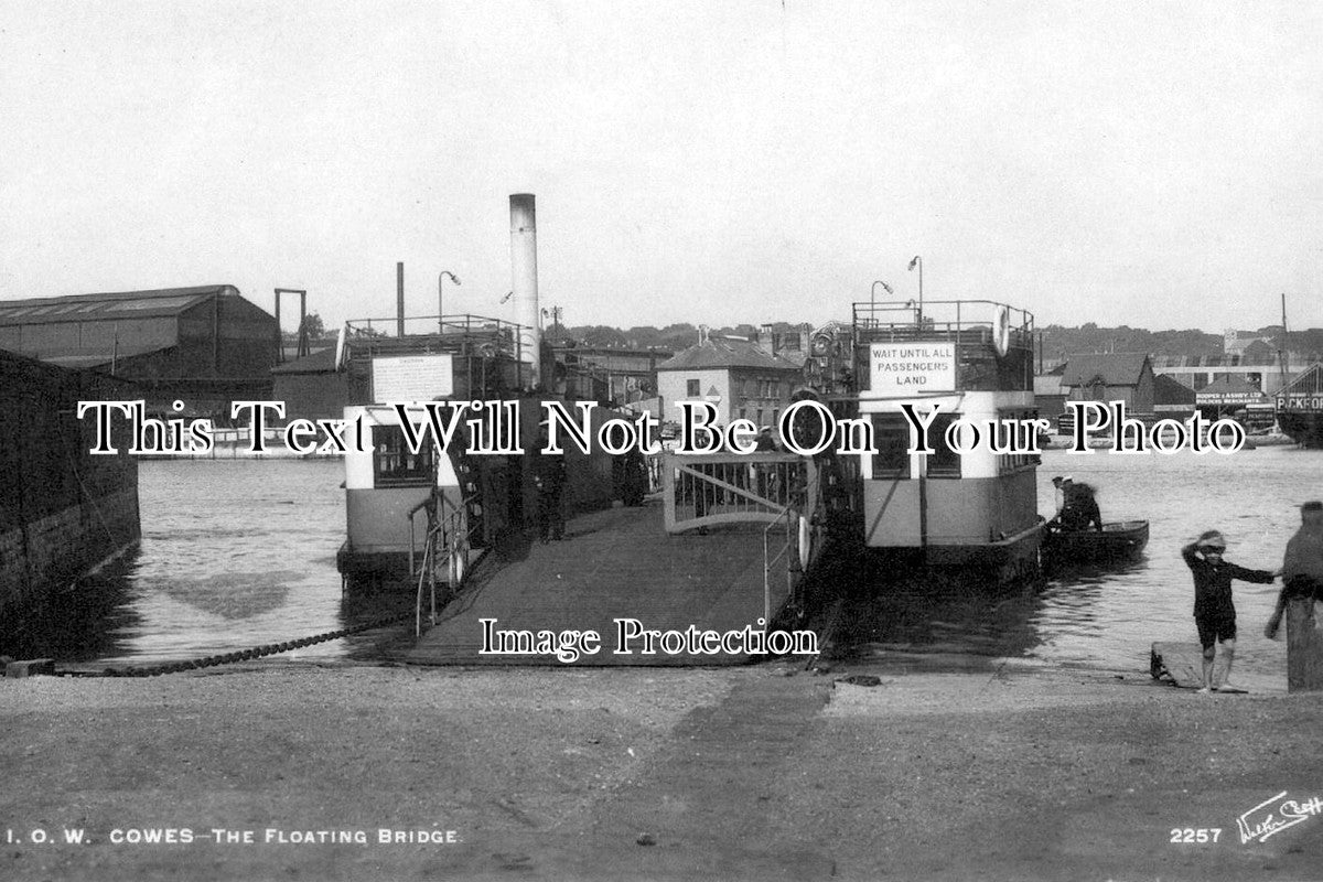 IO 316 - The Floating Bridge, Cowes, Isle Of Wight