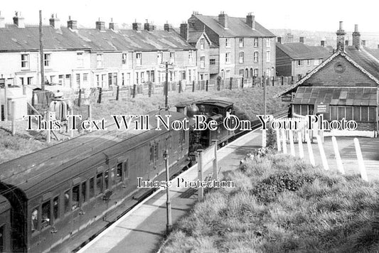 IO 671 - Mill Hill Railway Station, Isle Of Wight c1965