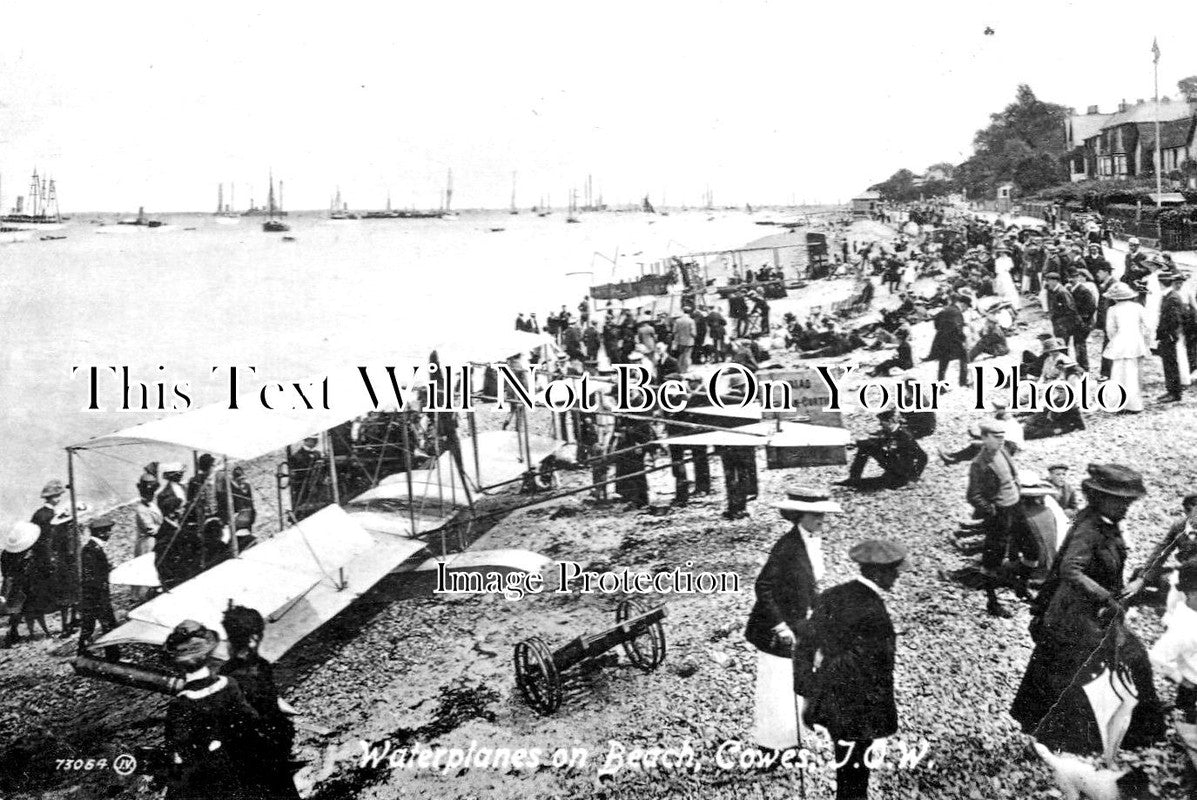 IO 809 - Waterplanes On Cowes Beach, Isle Of Wight