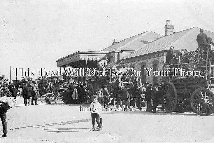 KE 1462 - Hop Picking, Arrival of Pickers At Faversham, Kent c1911