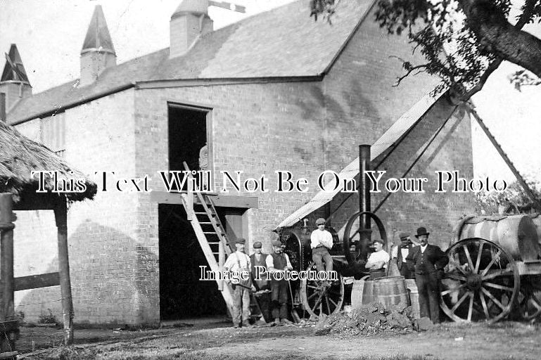 KE 1482 - Hop Picking, Workers & Oast House, Kent