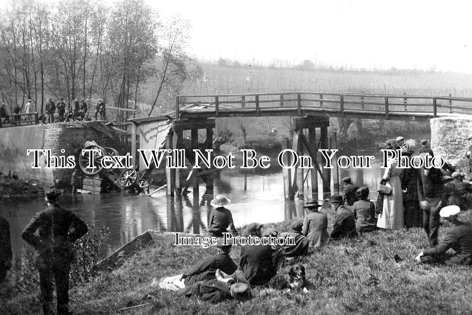 KE 1736 - Barming Bridge Collapse, Traction Engine, Kent 1914