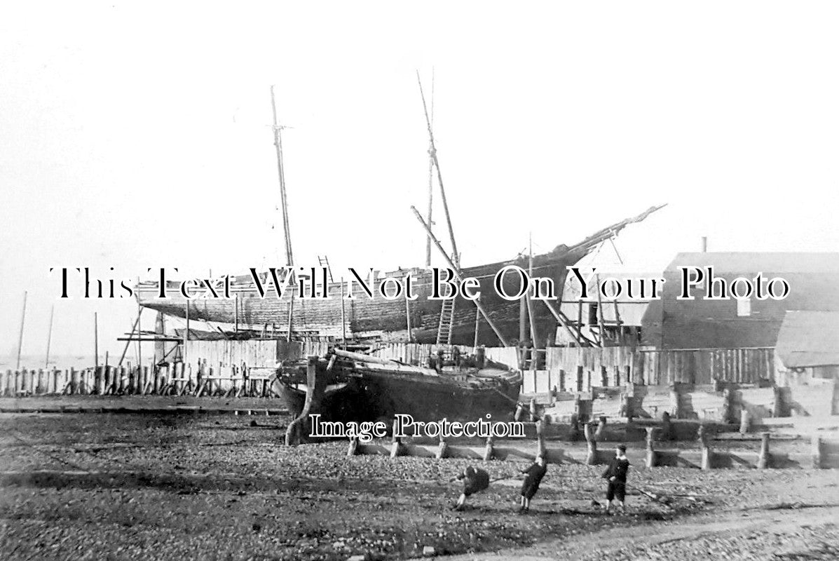 KE 1898 - A Slipway, Whitstable, Kent c1909
