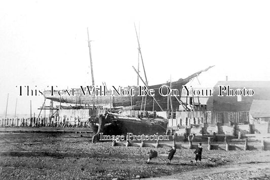 KE 1898 - A Slipway, Whitstable, Kent c1909