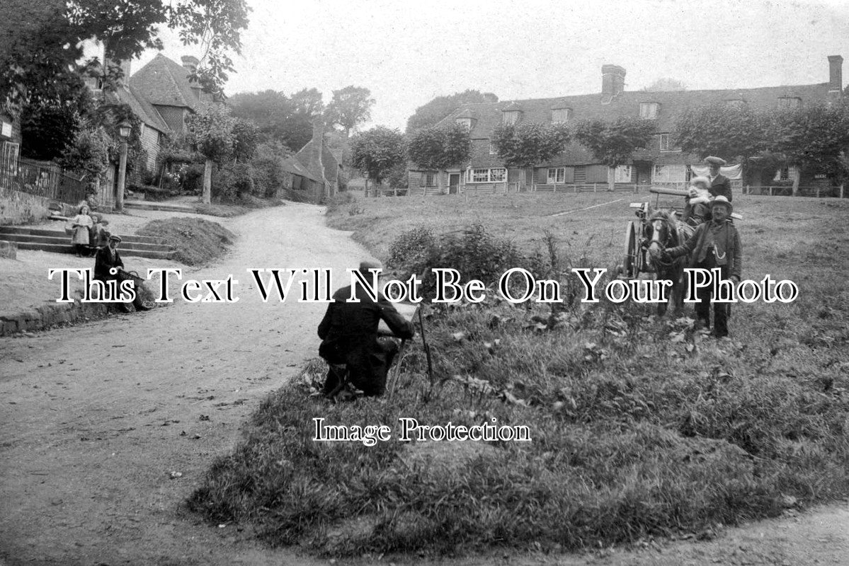 KE 268 - Artist On The Green, Speldhurst, Kent