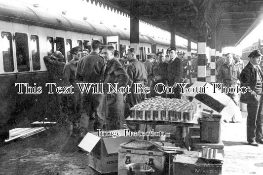 KE 2964 - Troops Embarking, Maidstone Railway Station, Kent WW2