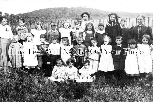 KE 2973 - Hop Pickers, Maidstone, Kent
