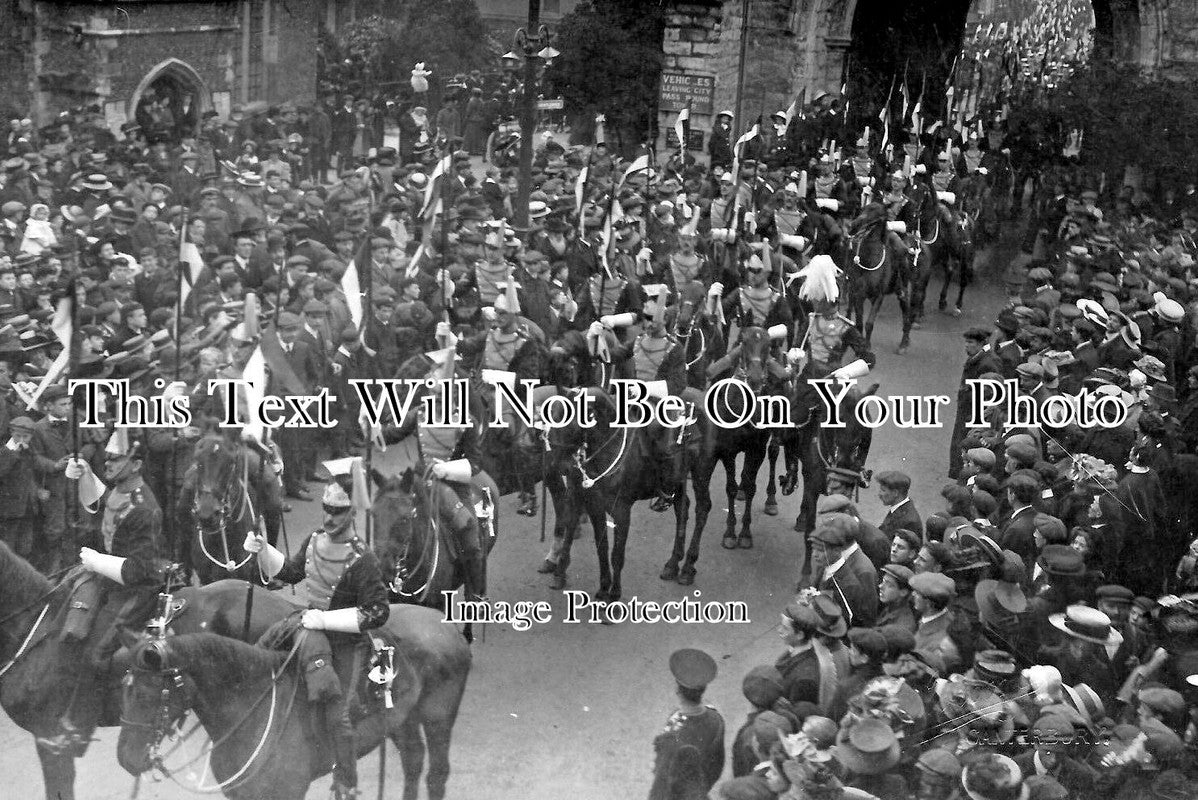 KE 2986 - West Gate Soldiers On Horses, Canterbury, Kent