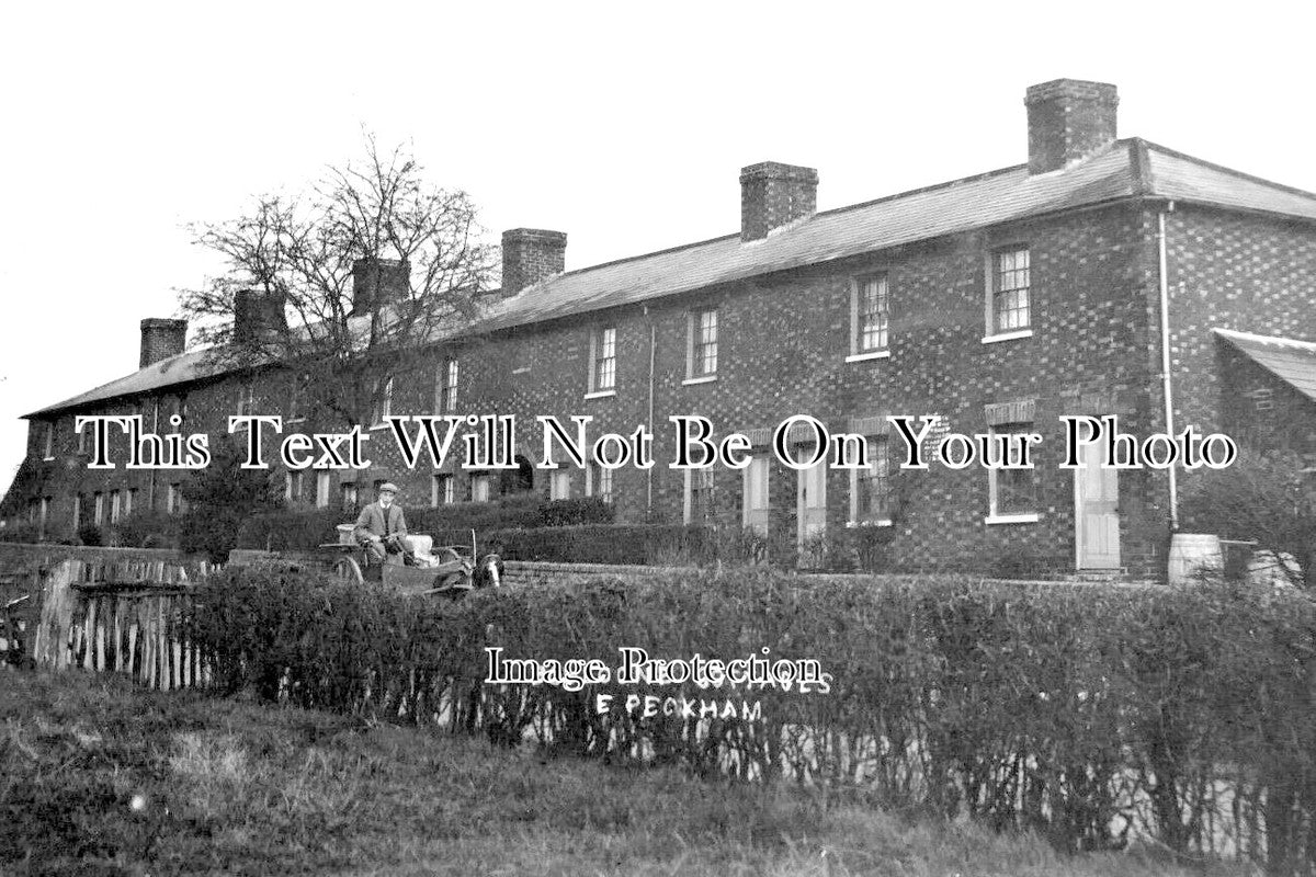 KE 3090 - Boulogne Cottages, East Peckham, Kent c1910