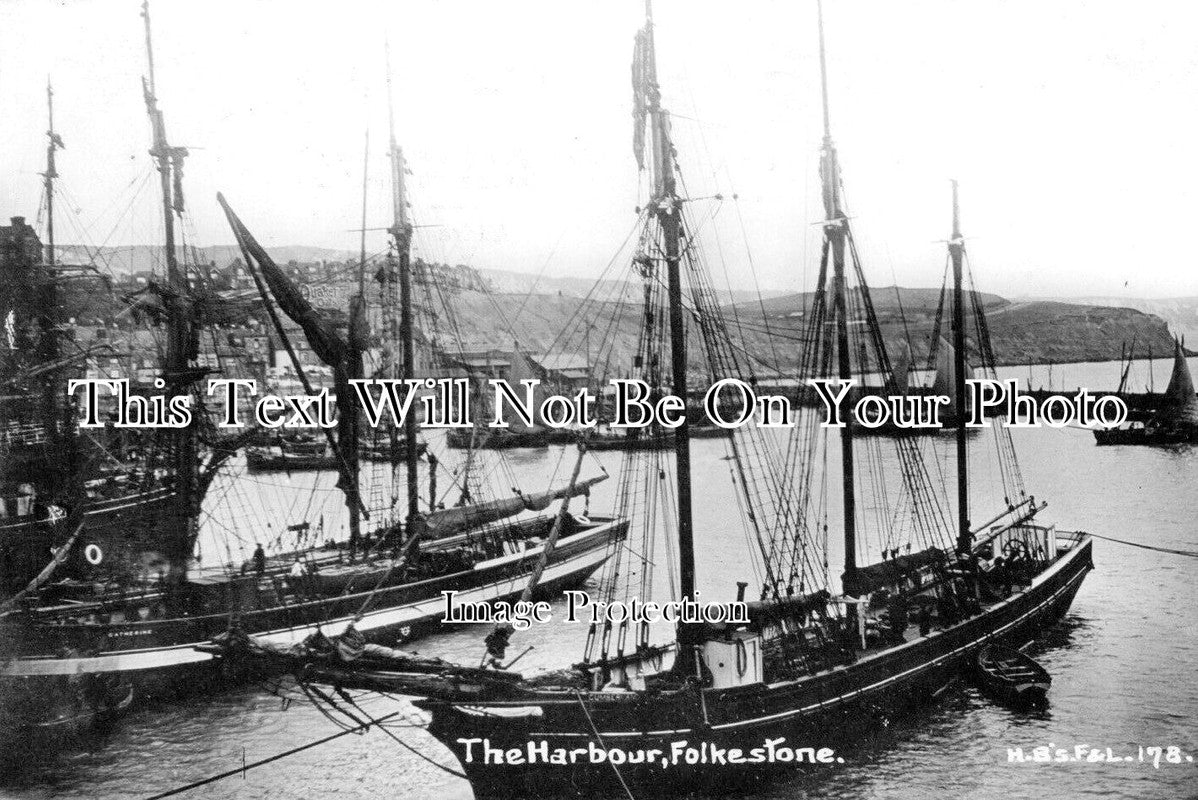 KE 3328 - The Harbour, Folkestone, Kent