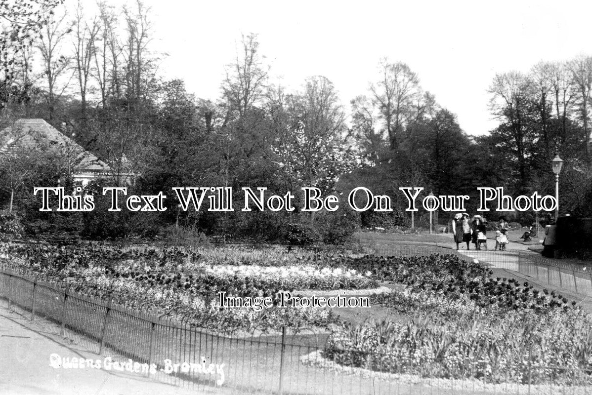 KE 3682 - Queens Gardens, Bromley, Kent c1910