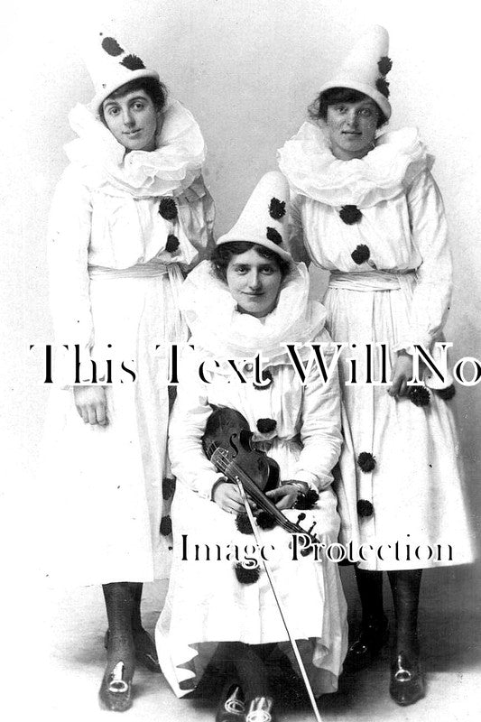 KE 3993 - Thee Pierrots, Chatham, Kent