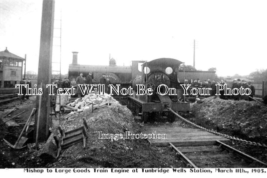 KE 4156 - Train Mishap, Tunbridge Wells Railway Station, Kent 1905
