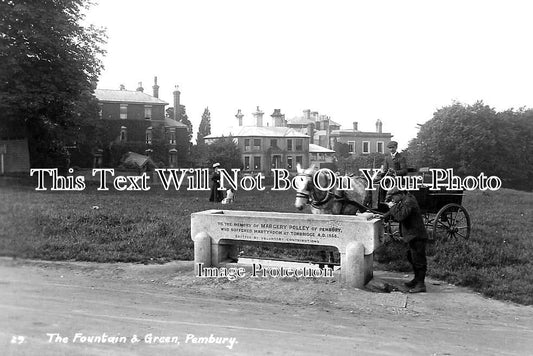 KE 4301 - The Fountain & Green, Pembury, Kent c1910