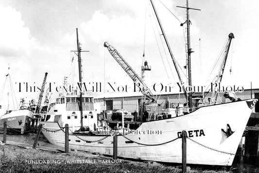 KE 4346 - Unloading, Whitstable Harbour, Kent
