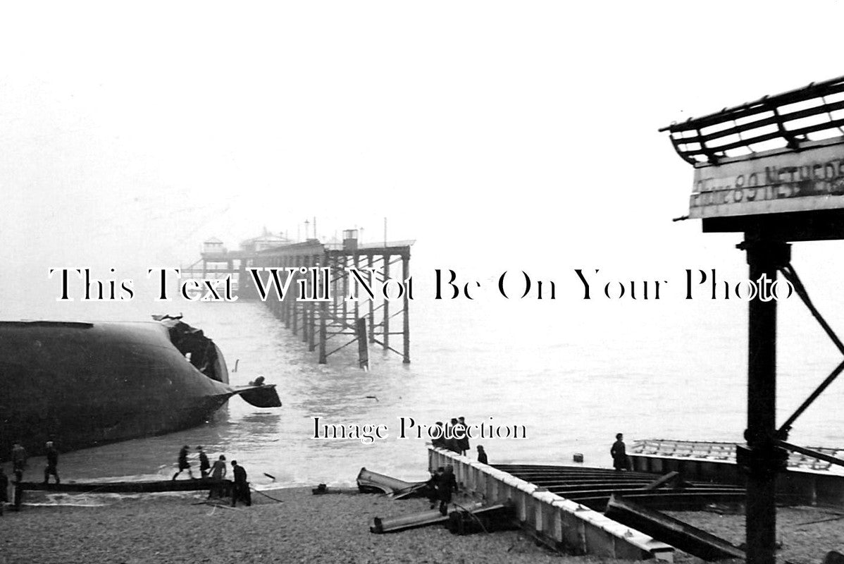 KE 4356 - The Damaged Pier At Deal, Kent 1940