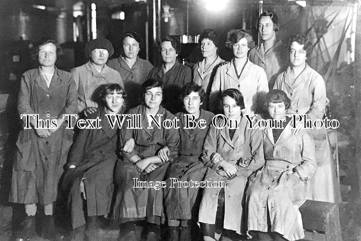 KE 4430 - WW1 Female Factory Workers, Faversham, Kent