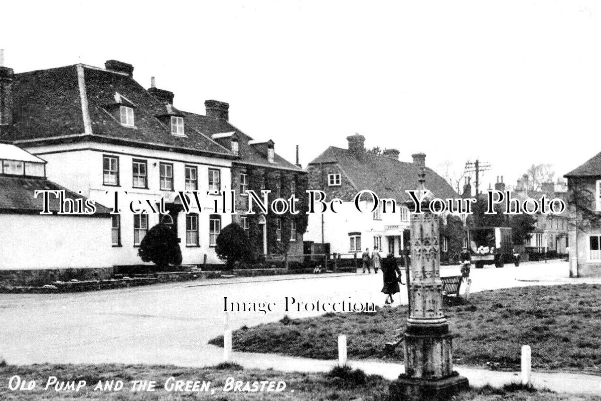 KE 4689 - Old Pump & The Green, Brasted, Kent