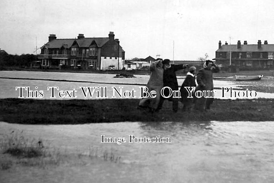 KE 504 - Bateaux Houses, Herne Bay, Kent c1909