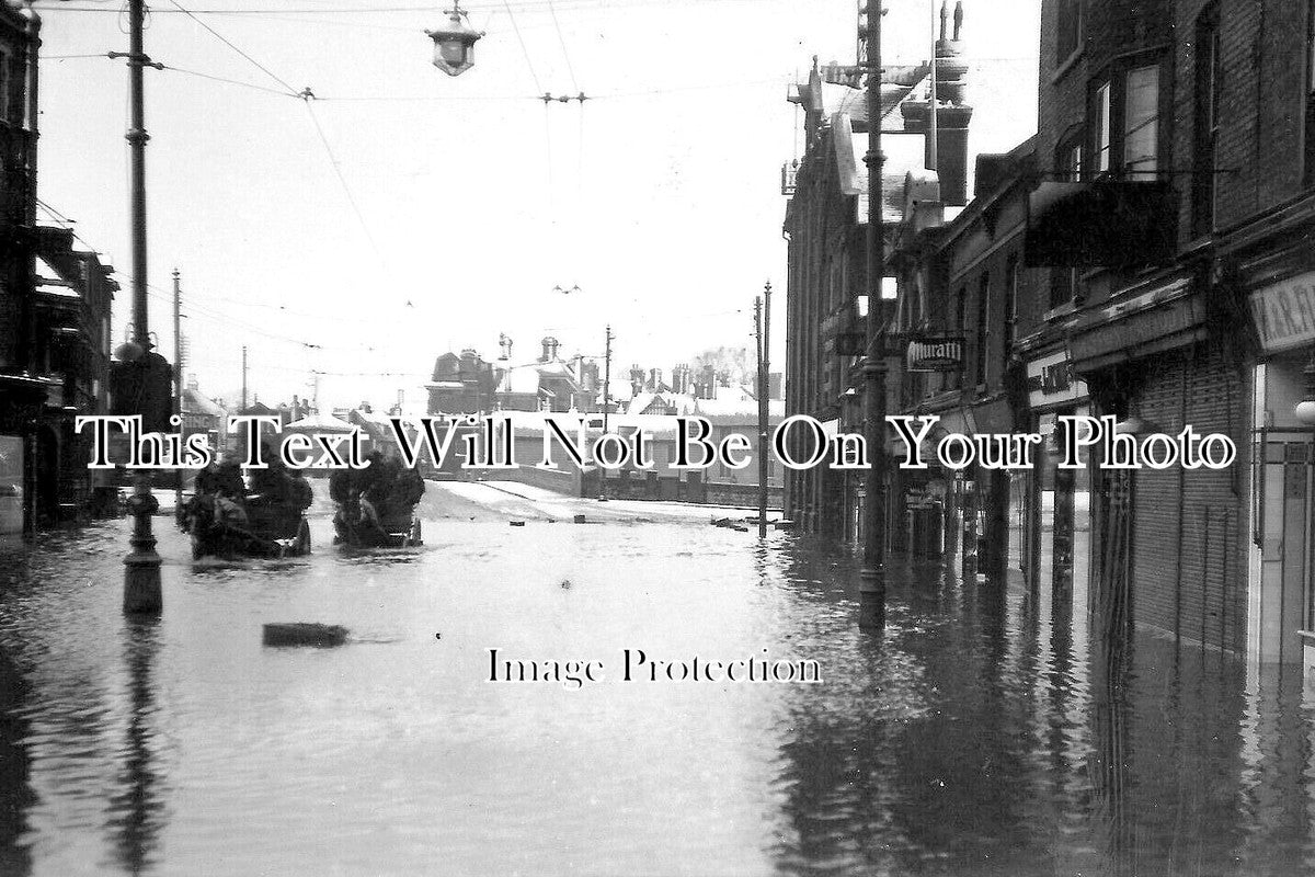 KE 5452 - Flooding In High Street, Maidstone, Kent c1905