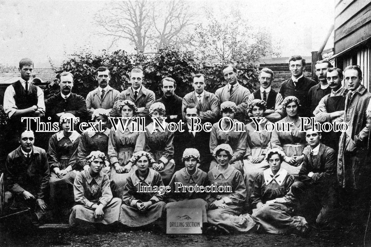 KE 564 - WW1 Women Munitions Factory Workers, Sidcup, Kent 1917