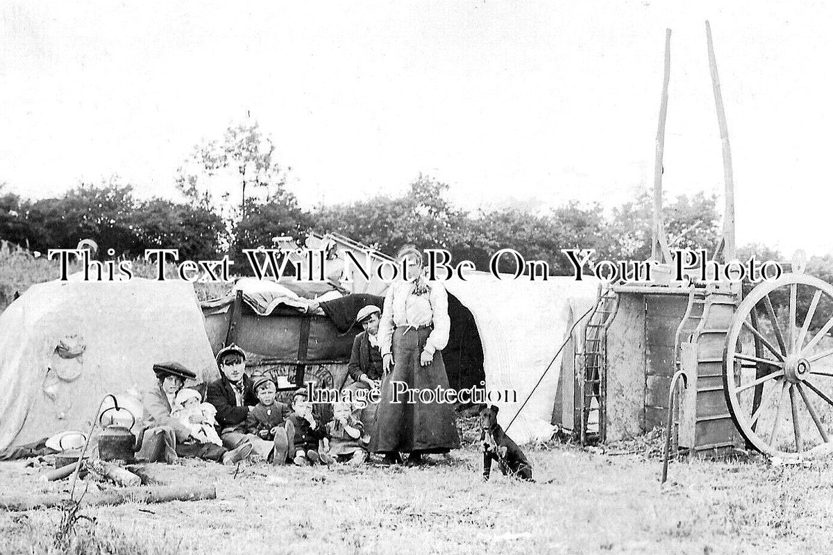 KE 5732 - Strawberry Fruit Pickers Gypsy Camp, Kent