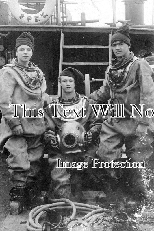 KE 5960 - Naval Divers, Sheerness Dockyard, Isle Of Sheppey, Kent