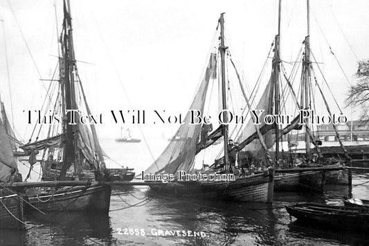 KE 6020 - Gravesend Boats, Kent