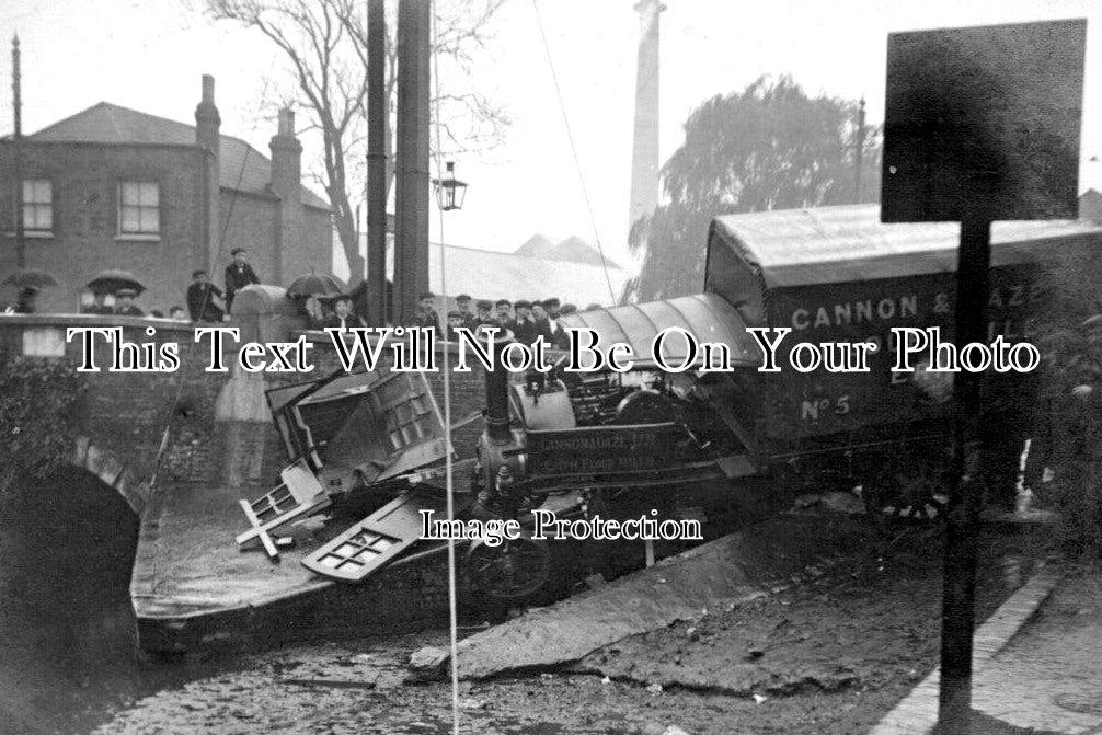 KE 6065 - Erith Steam Lorry Crash, Bridge, Kent