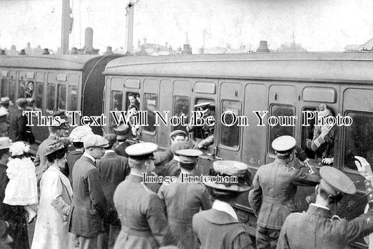 KE 6079 - Soldiers At Canterbury Railway Station, Kent