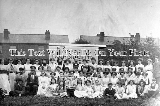 LA 1072 - Staff Of The Provincial Laundry, Didsbury, Manchester, Lancashire c1910