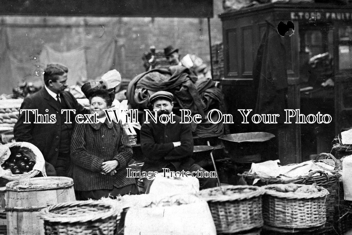 LA 1077 - Fruit Sellers, Smithfield Market, Manchester, Lancashire