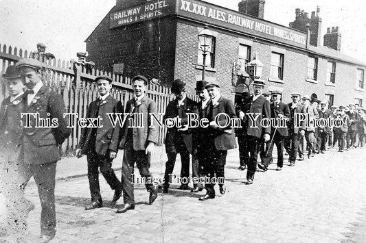 LA 1570 - Procession Of Men, Railway Hotel, Lumb Lane, Droylsden, Lancashire