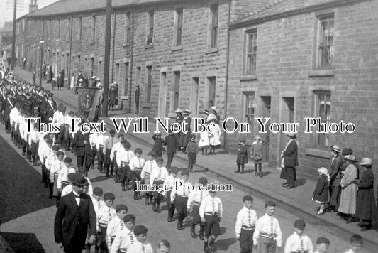 LA 1607 - Children On Peace March, Haslingden, Lancashire 1919