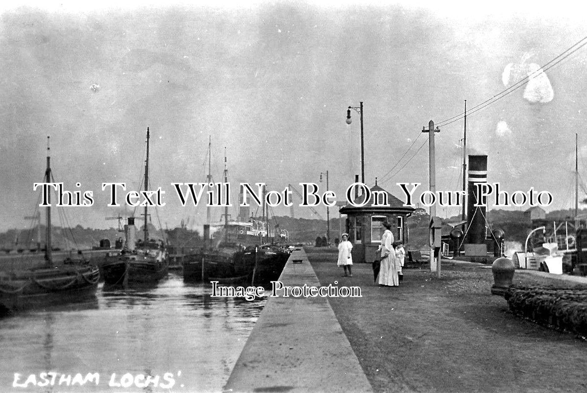 LA 1672 - The Canal Lochs At Eastham, Merseyside, Lancashire