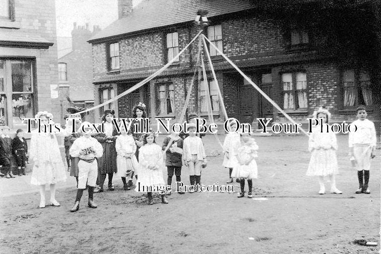 LA 195 - Maypole Dancers, Grafton Street, Liverpool, Lancashire c1907