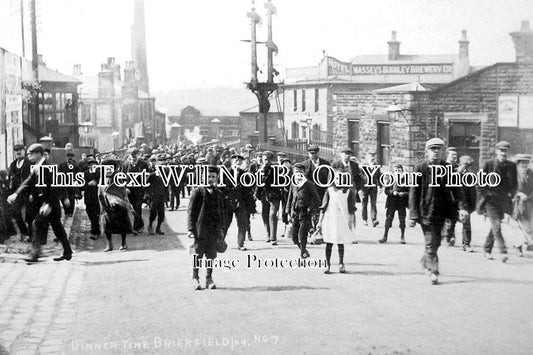 LA 1982 - Mill Workers Dinner Time, Brierfield, Burnley, Lancashire