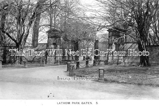 LA 2014 - Lathom Park Gates Near Ormskirk, Lancashire c1917