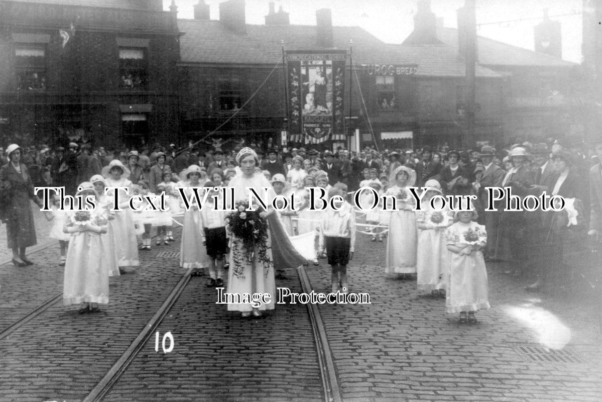 LA 2074 - Radcliffe Congregational School Procession, Lancashire