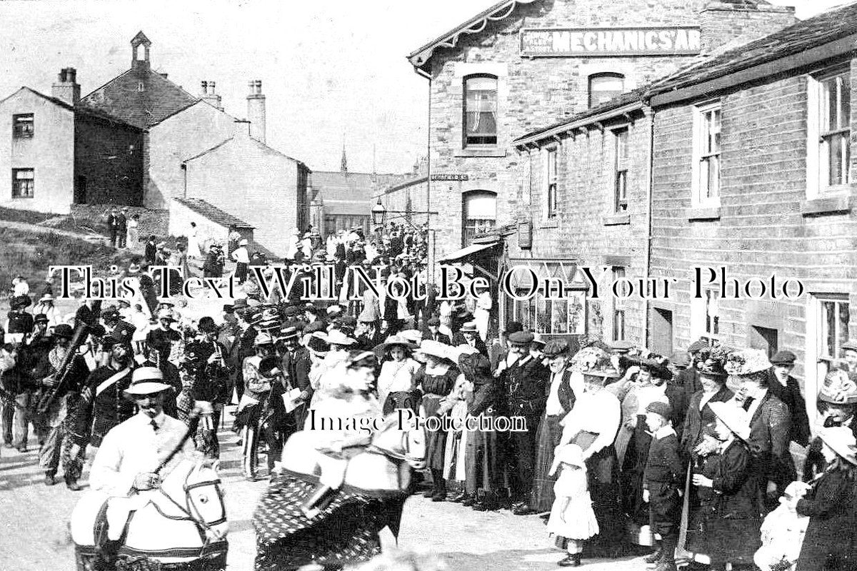 LA 2085 - Helmshire Carnival, Lancashire c1911