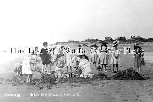 LA 2414 - Beach Scene, Blundellsands, Lancashire