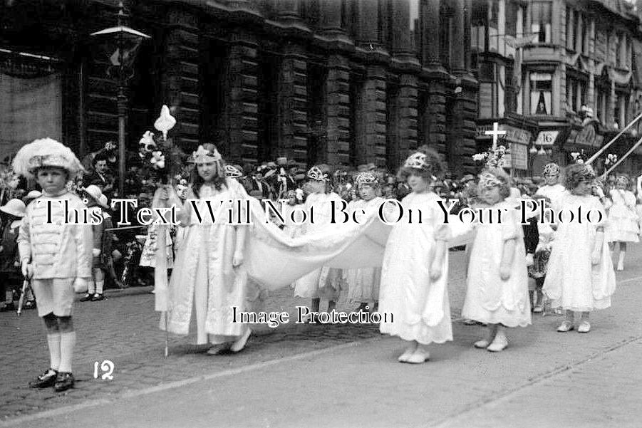 LA 2736 - Whit Sunday, Rose Queen, Bolton, Lancashire c1920