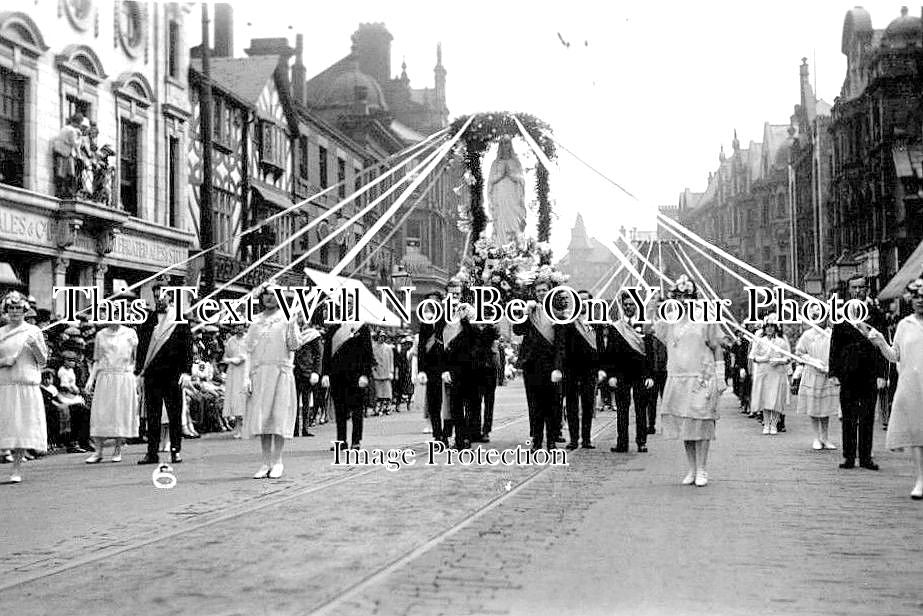 LA 2737 - Whit Sunday, Bolton, Lancashire c1920