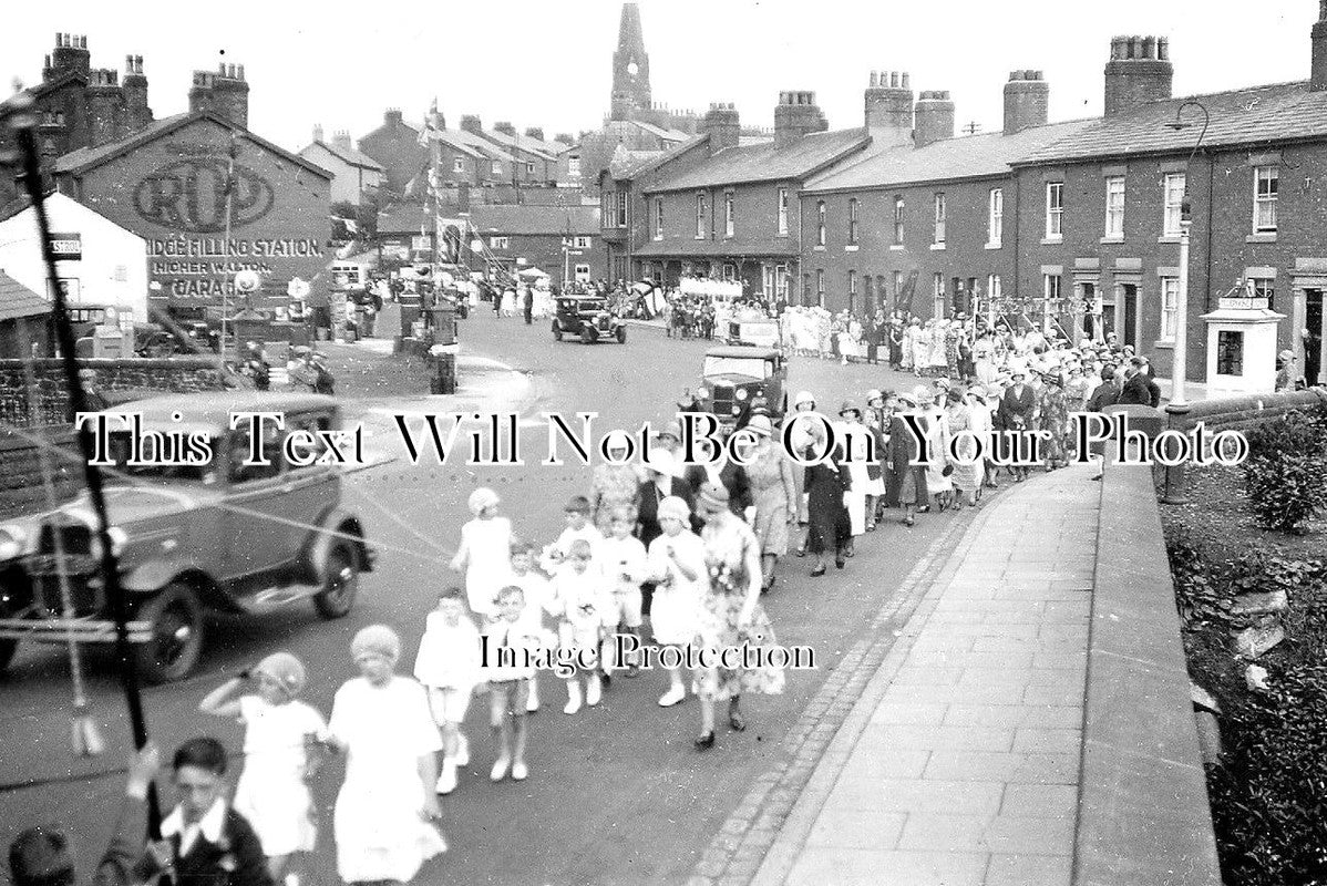 LA 2986 - Procession On Field Day, Bridge Filling Station, Higher Walton, Lancashire 1933