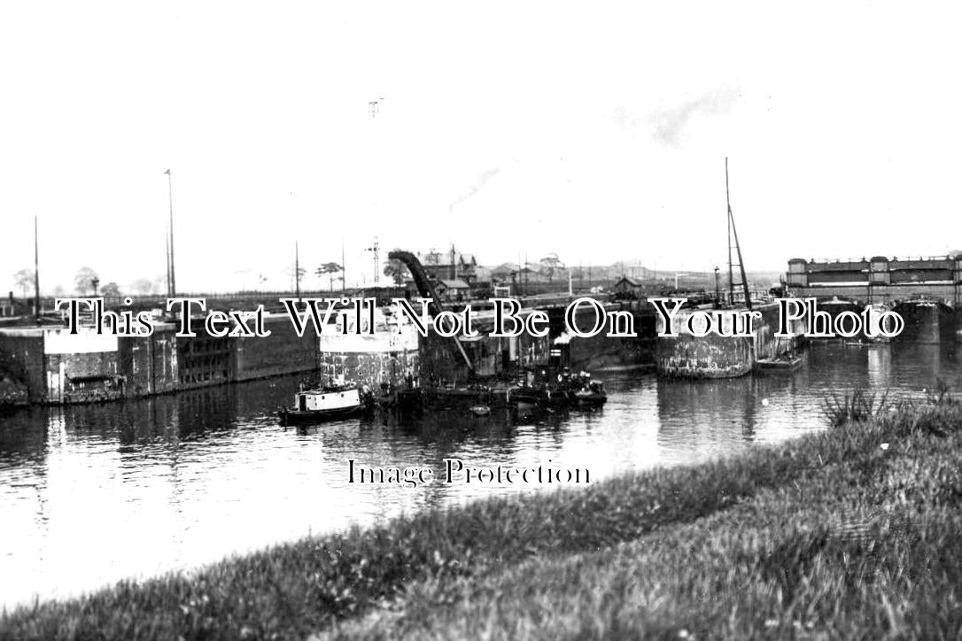 LA 4078 - Latchford Locks, Warrington, Manchester Ship Canal, Lancashire