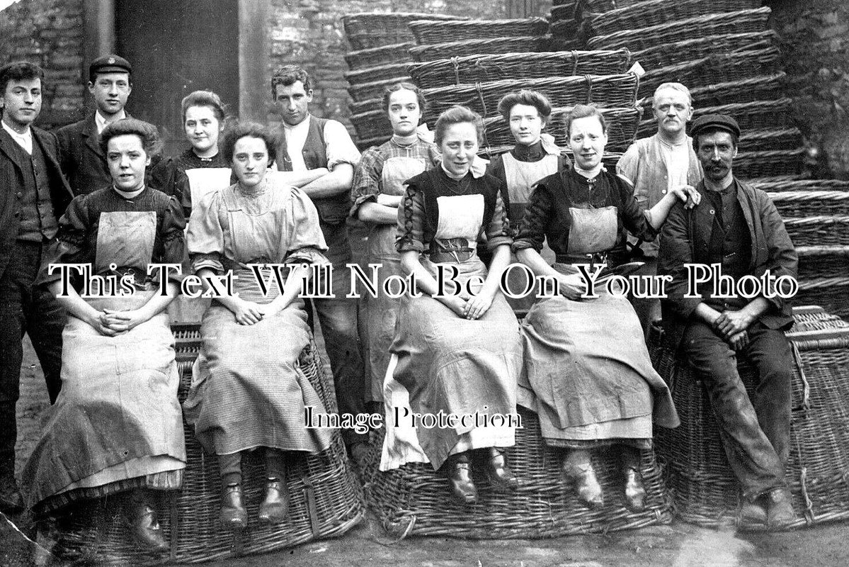 LA 4200 - Darwen Mill Workers, Lancashire c1908