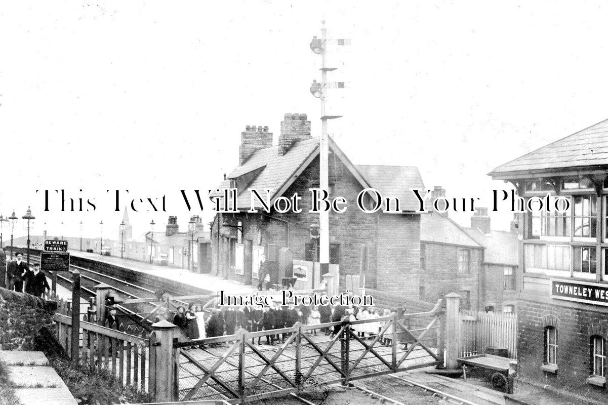 LA 4221 - Towneley Railway Station, Lancashire c1905