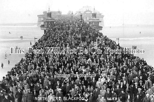 LA 4270 - North Pier, Blackpool, Lancashire